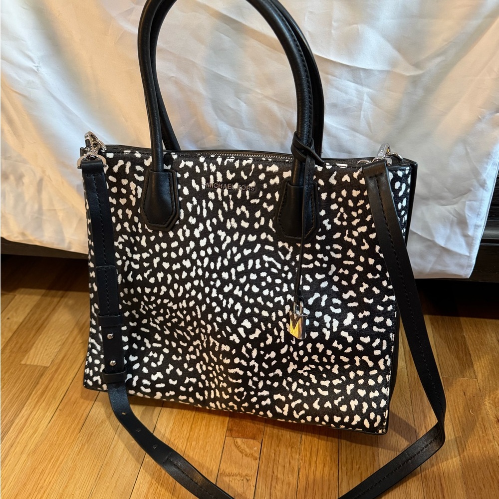Michael Kors Black and White Patterned Tote - Picture 4 of 8